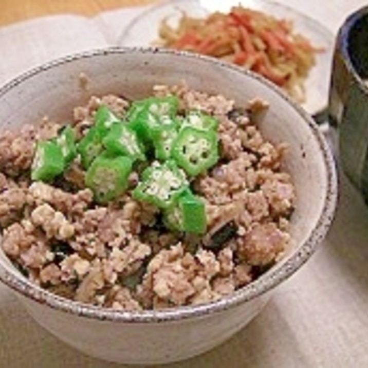 ご飯がすすむ!豆腐と豚ひき肉のそぼろ丼